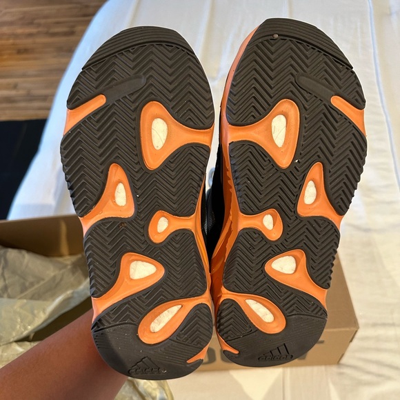 Adidas Yeezy Boost 700 - Picture 9 of 11